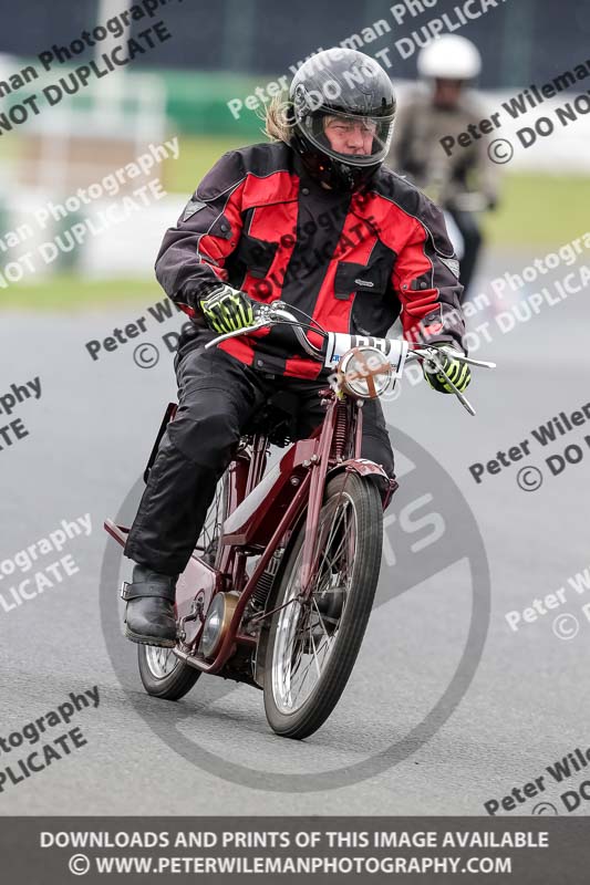 Vintage motorcycle club;eventdigitalimages;mallory park;mallory park trackday photographs;no limits trackdays;peter wileman photography;trackday digital images;trackday photos;vmcc festival 1000 bikes photographs